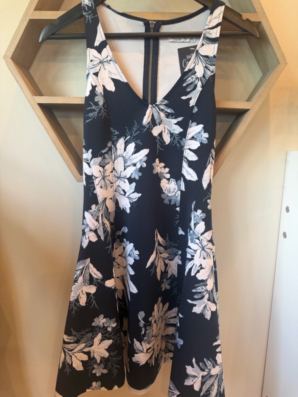 Abercrombie & Fitch Navy and White Floral V-Neck Mini Dress